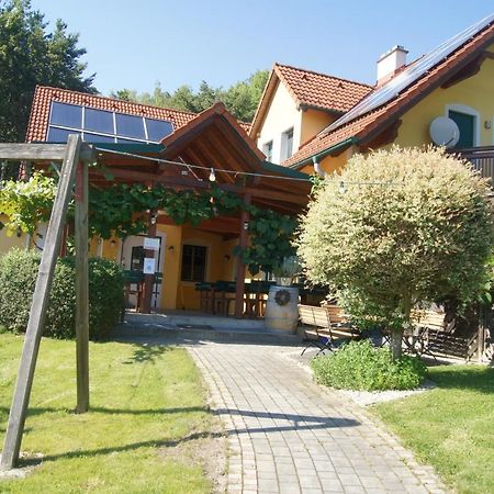 Riegler'S Buschenschank Loipersdorf bei Fuerstenfeld Luaran gambar